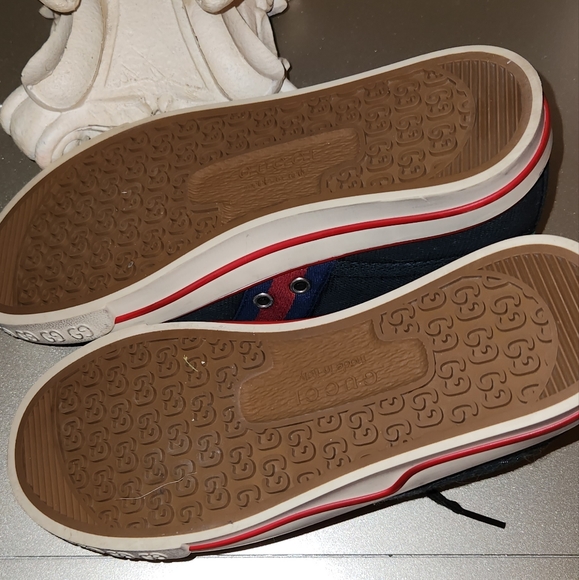 Womans Gucci Canvas sneakers - Picture 2 of 3